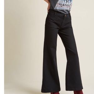 BRAND NEW Wrangler bell bottom jeans!